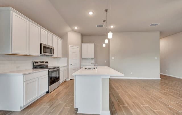 4-bedroom rental at 117 Greeley Drive in Floresville, TX — photo 4