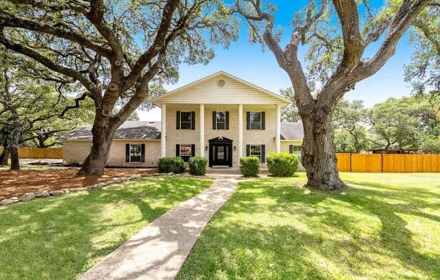 4-bedroom rental at 29279 Seabiscuit Dr in Boerne, TX — photo 2