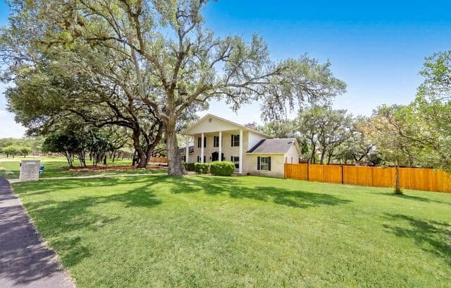 4-bedroom rental at 29279 Seabiscuit Dr in Boerne, TX — photo 3