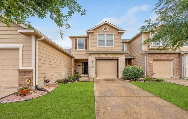 3-bedroom rental at 27142 Villa Toscana in San Antonio, TX — photo 1