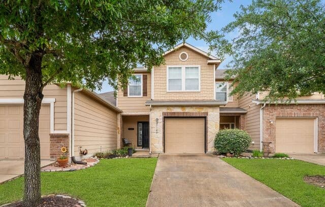 3-bedroom rental at 27142 Villa Toscana in San Antonio, TX — photo 2
