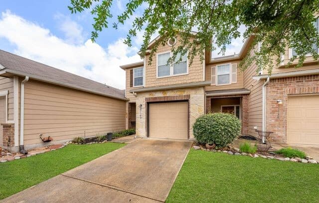 3-bedroom rental at 27142 Villa Toscana in San Antonio, TX — photo 3