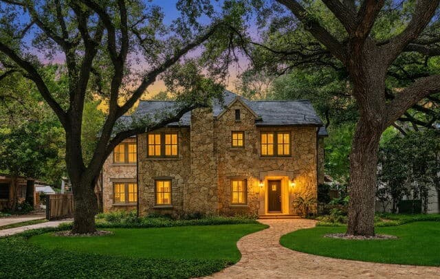 3-bedroom rental at 131 Park Hill Dr in San Antonio, TX — photo 1
