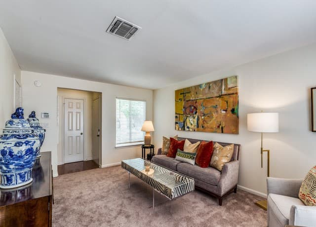 2-bedroom rental at 201 W Craig Pl Unit K in San Antonio, TX — photo 1
