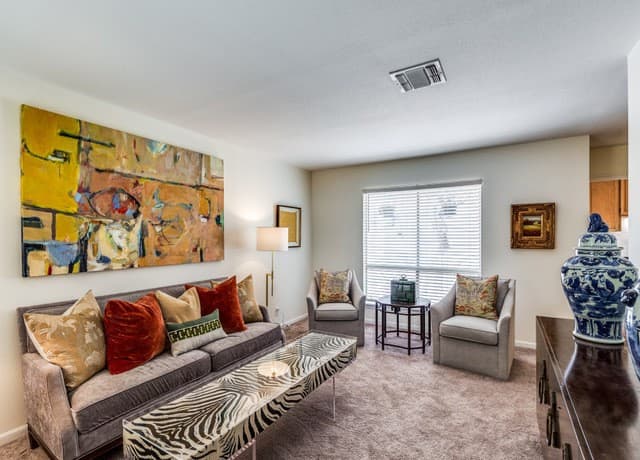 2-bedroom rental at 201 W Craig Pl Unit K in San Antonio, TX — photo 2