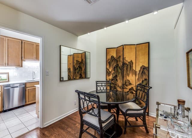 2-bedroom rental at 201 W Craig Pl Unit K in San Antonio, TX — photo 3