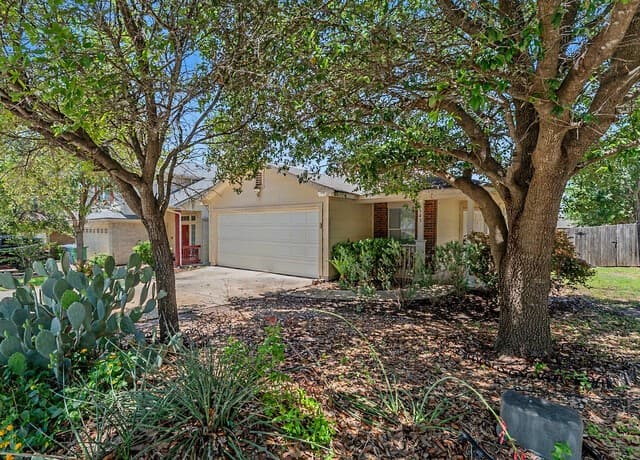 3-bedroom rental at 5543 Christina Path in San Antonio, TX — photo 1
