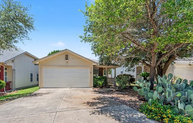 3-bedroom rental at 5543 Christina Path in San Antonio, TX — photo 2