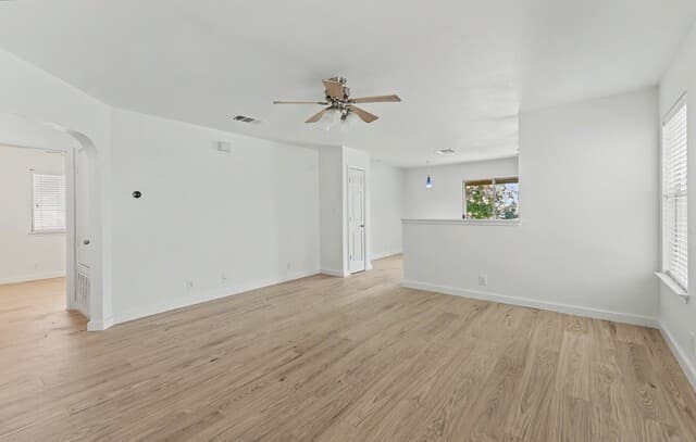3-bedroom rental at 5543 Christina Path in San Antonio, TX — photo 5
