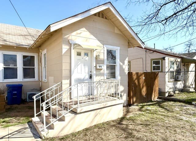 1-bedroom rental at 411 Canton in San Antonio TX