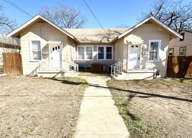 1-bedroom rental at 411 Canton in San Antonio, TX — photo 2