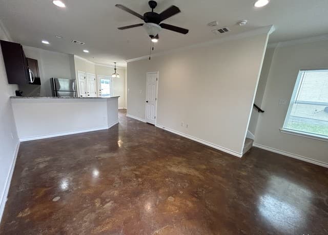 3-bedroom rental at 622 Meadow Arbor Ln Unit 1 in Universal City, TX — photo 2