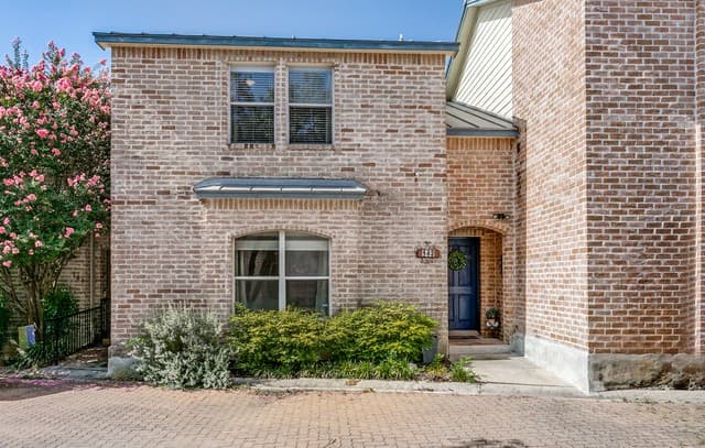 Home for sale at 142 Oakwell Farms Pkwy Unit 142 in San Antonio, TX — photo 1