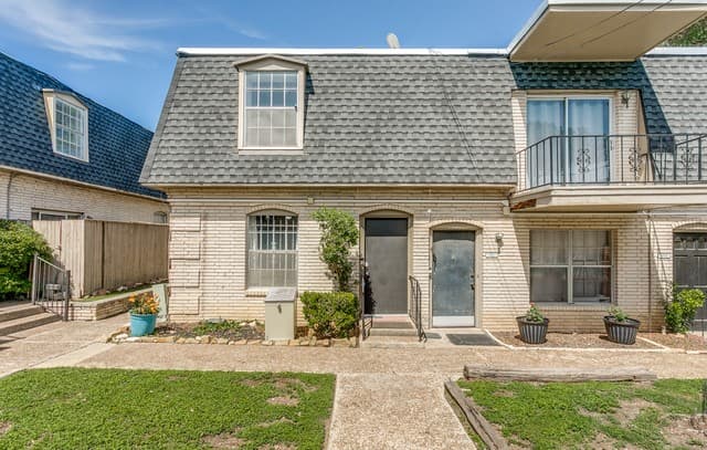 2-bedroom rental at 170 De Chantle Rd Unit 401 in San Antonio, TX — photo 2