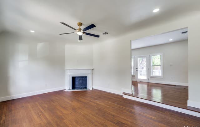 2-bedroom rental at 2007 W Mistletoe Ave in San Antonio, TX — photo 1