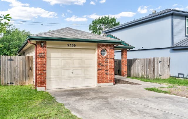 2-bedroom rental at 9306 Gillcross Way in San Antonio, TX — photo 2