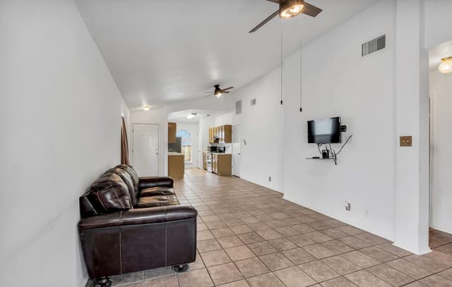 2-bedroom rental at 9306 Gillcross Way in San Antonio, TX — photo 5