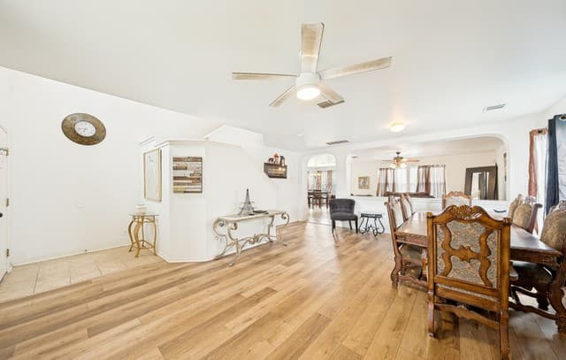 3-bedroom rental at 4111 Dunn Oak in San Antonio, TX — photo 4