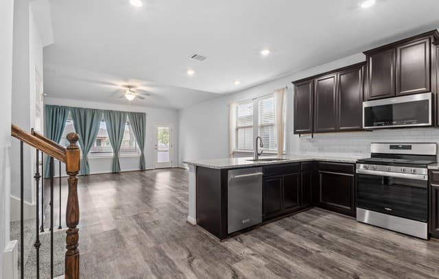 4-bedroom rental at 9534 Novacek in San Antonio, TX — photo 4