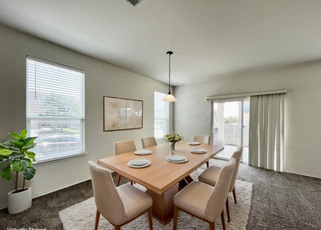 3-bedroom rental at 401 Ruby Ritz in Universal City, TX — photo 3