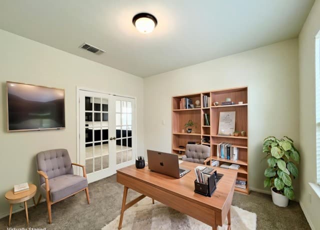 3-bedroom rental at 401 Ruby Ritz in Universal City, TX — photo 4