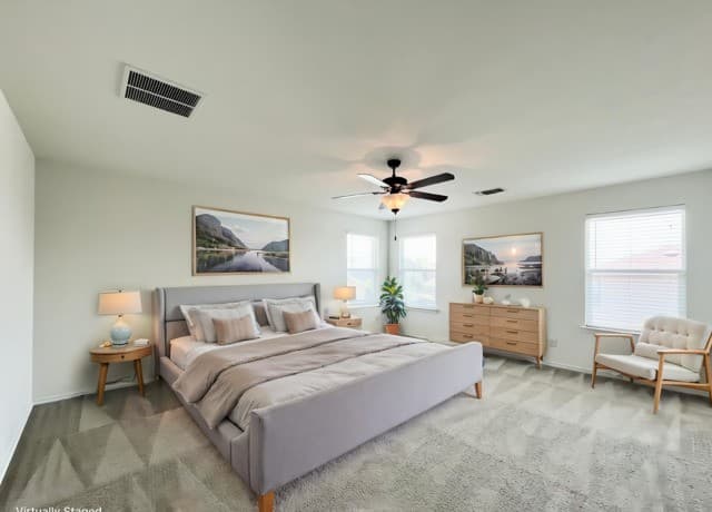 3-bedroom rental at 401 Ruby Ritz in Universal City, TX — photo 5