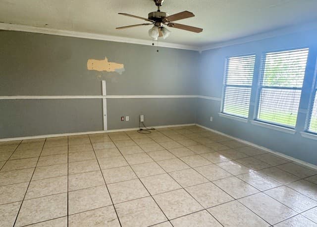3-bedroom rental at 2110 Hollow Cir in San Antonio, TX — photo 4