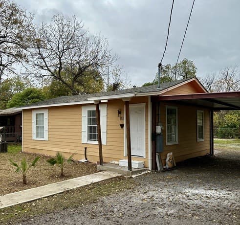 2-bedroom rental at 1819 Madrid St in San Antonio, TX — photo 3