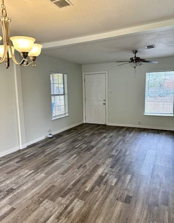 2-bedroom rental at 1819 Madrid St in San Antonio, TX — photo 4