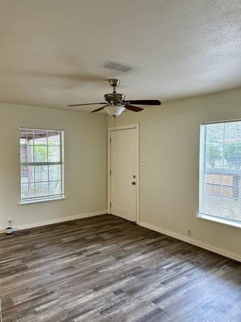 2-bedroom rental at 1819 Madrid St in San Antonio, TX — photo 5