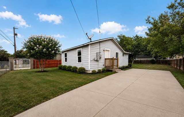 2-bedroom rental at 215 Prosperity Dr in San Antonio, TX — photo 3