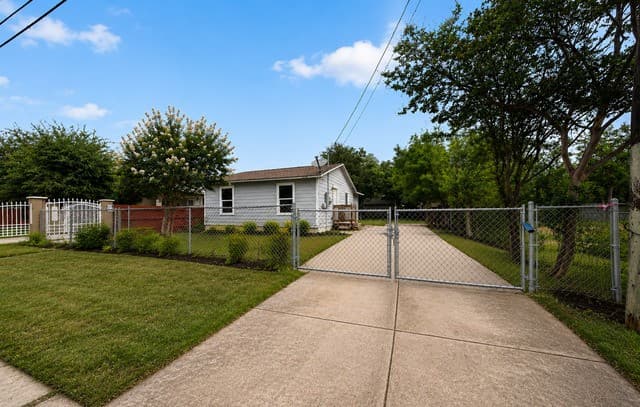 2-bedroom rental at 215 Prosperity Dr in San Antonio, TX — photo 4