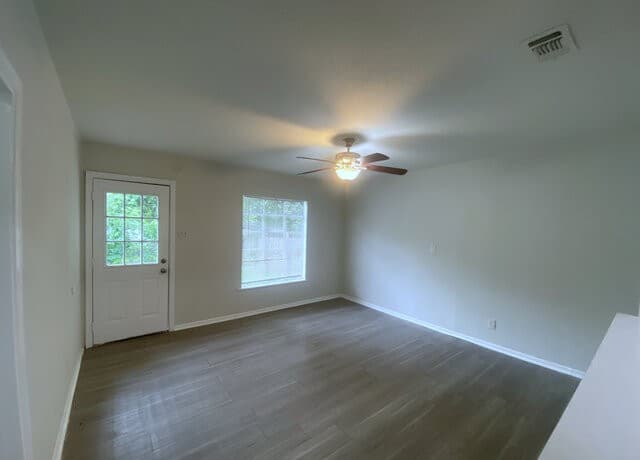3-bedroom rental at 158 Weizmann St in San Antonio, TX — photo 3