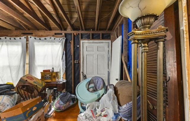 3-bedroom rental at 211 Robeson Ave in San Antonio, TX — photo 5