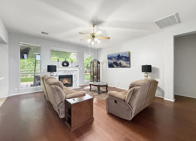 4-bedroom rental at 19531 Azure Oak in San Antonio, TX — photo 5