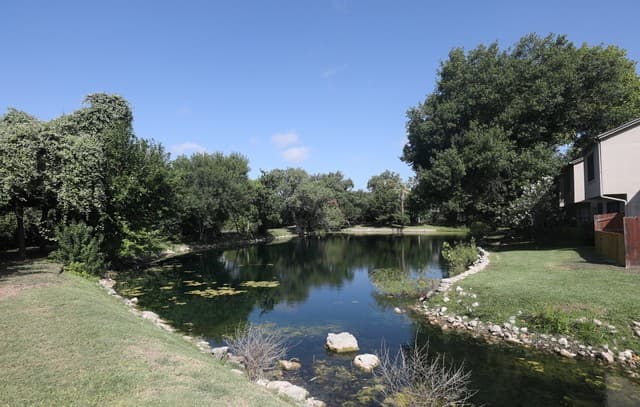 2-bedroom rental at 7711 Callaghan Rd Unit APT 705 in San Antonio, TX — photo 2