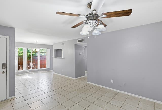 2-bedroom rental at 7711 Callaghan Rd Unit APT 705 in San Antonio, TX — photo 4