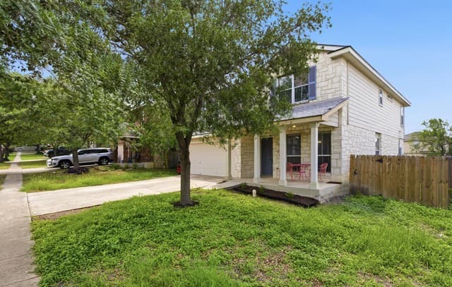 4-bedroom rental at 426 Bridle Rdg in San Antonio, TX — photo 2