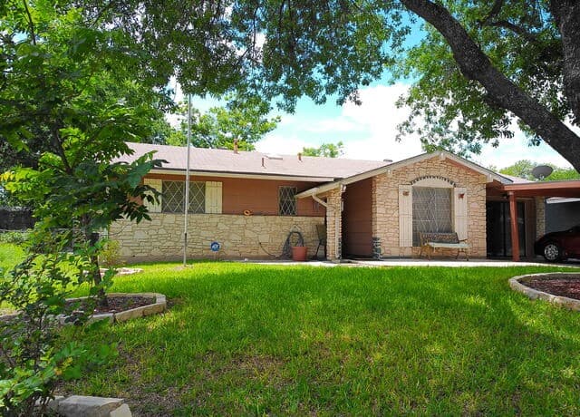 3-bedroom rental at 5222 Foxcross Dr in Kirby, TX — photo 1