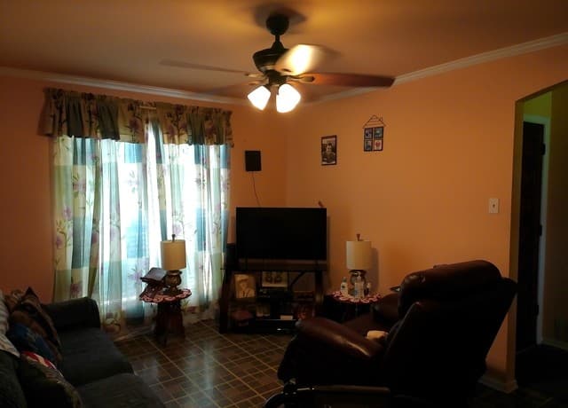 3-bedroom rental at 5222 Foxcross Dr in Kirby, TX — photo 3