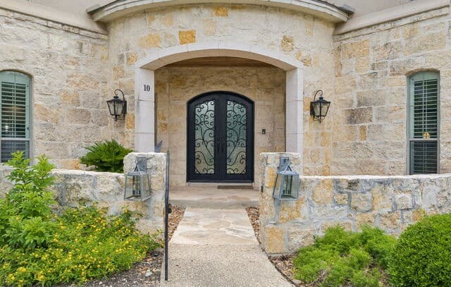 5-bedroom rental at 10 Kings Tower in San Antonio, TX — photo 5