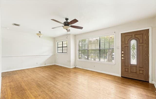 2-bedroom rental at 162 Cyril Dr in San Antonio, TX — photo 2