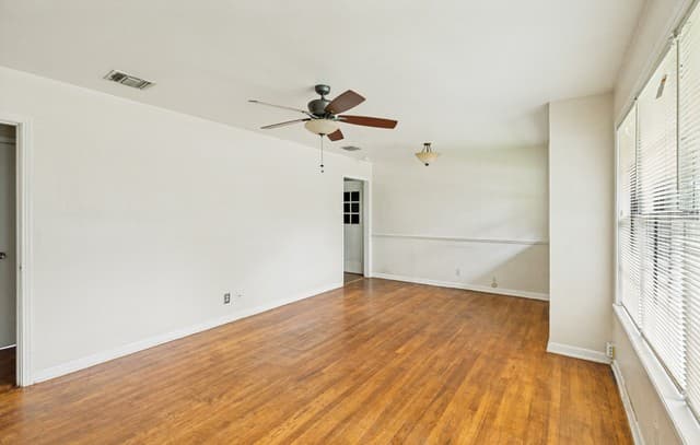 2-bedroom rental at 162 Cyril Dr in San Antonio, TX — photo 3