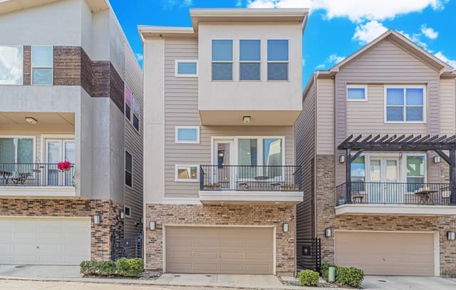 3-bedroom rental at 3839 Harry Wurzbach Rd #10 in San Antonio, TX — photo 3