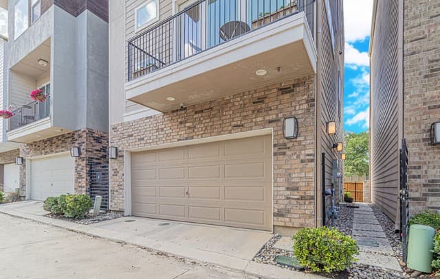 3-bedroom rental at 3839 Harry Wurzbach Rd #10 in San Antonio, TX — photo 4