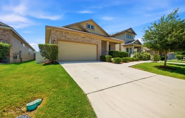 3-bedroom rental at 6846 Hibiscus in San Antonio, TX — photo 2