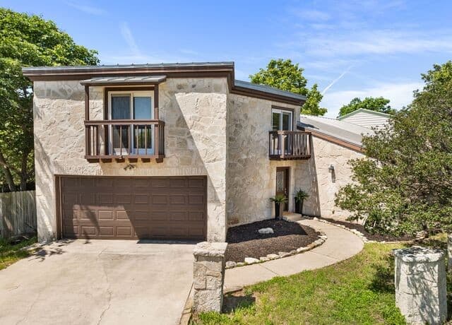 3-bedroom rental at 115 Bentwood Dr in Boerne, TX — photo 2
