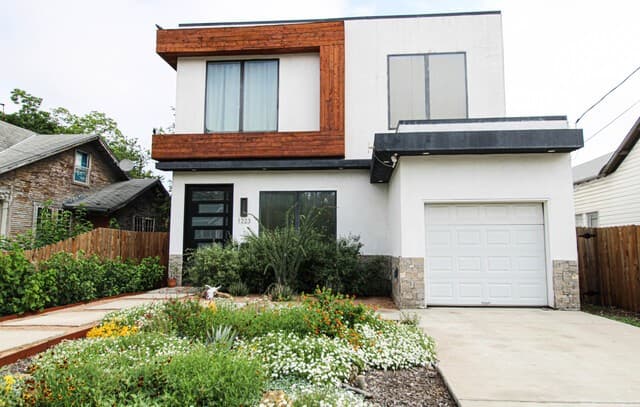 3-bedroom rental at 1223 Hays Street in San Antonio, TX — photo 2