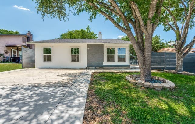 4-bedroom rental at 4915 Nuthatch St in San Antonio, TX — photo 1