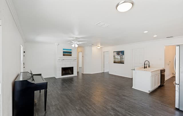 4-bedroom rental at 4915 Nuthatch St in San Antonio, TX — photo 5